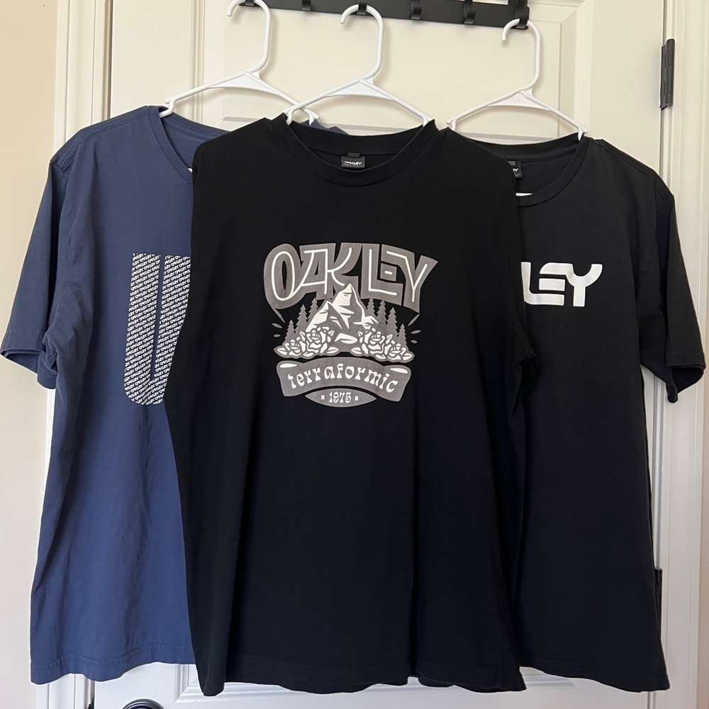 Oakley Black and Blue Graphic T-Shirts bundle
